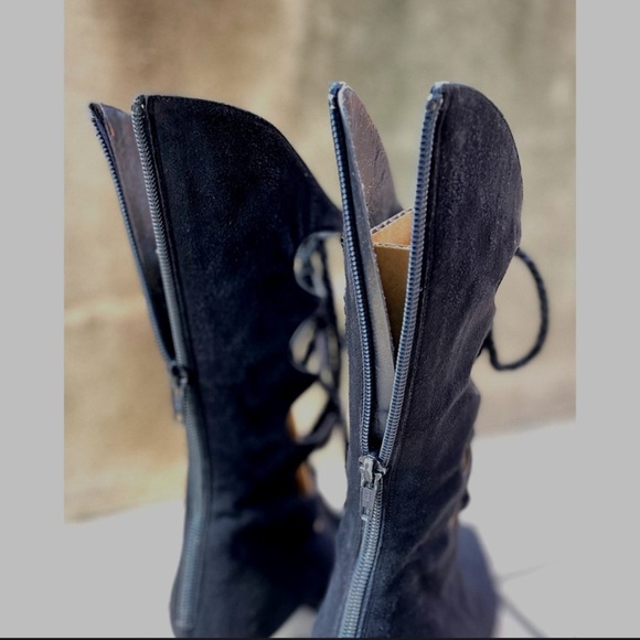 Help find fendi lace up heels - Picture 3 of 4